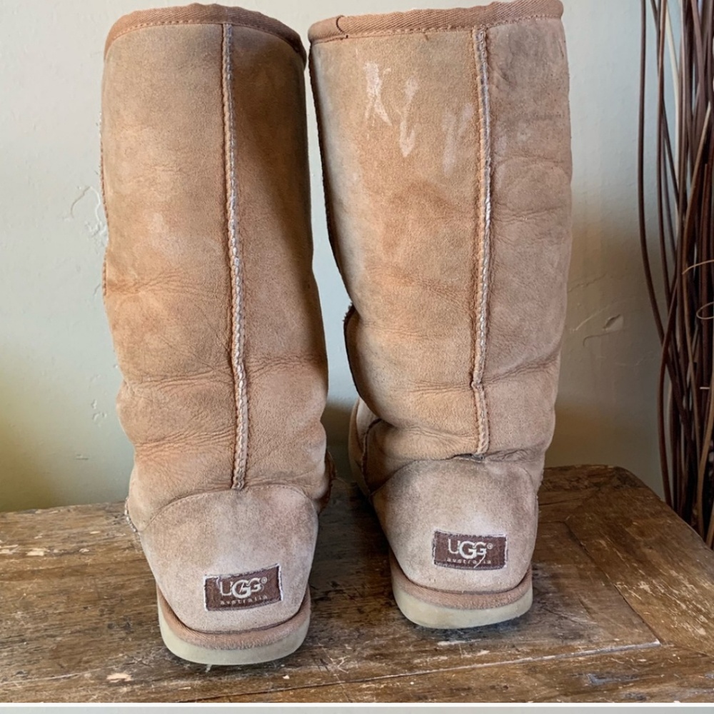 TAN UGG BOOTS